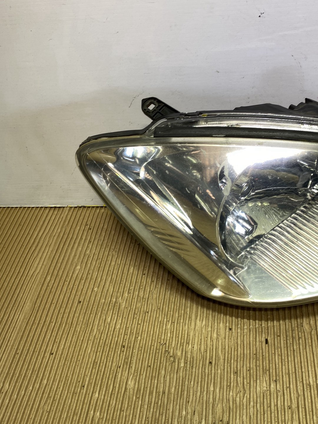 2007 Mitsubishi Lancer- Right Headlight PN: STANLEY P3521