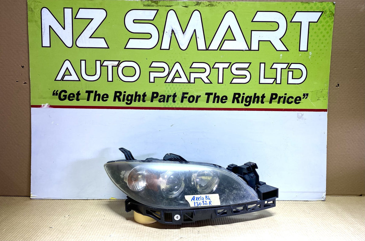 2006 Mazda Axela BK - Right Headlight Manual Adjust/ Non Hid/ Stanley P2690