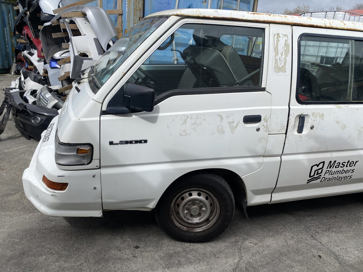 2014 Mitsubishi L300 Dismantling For Parts