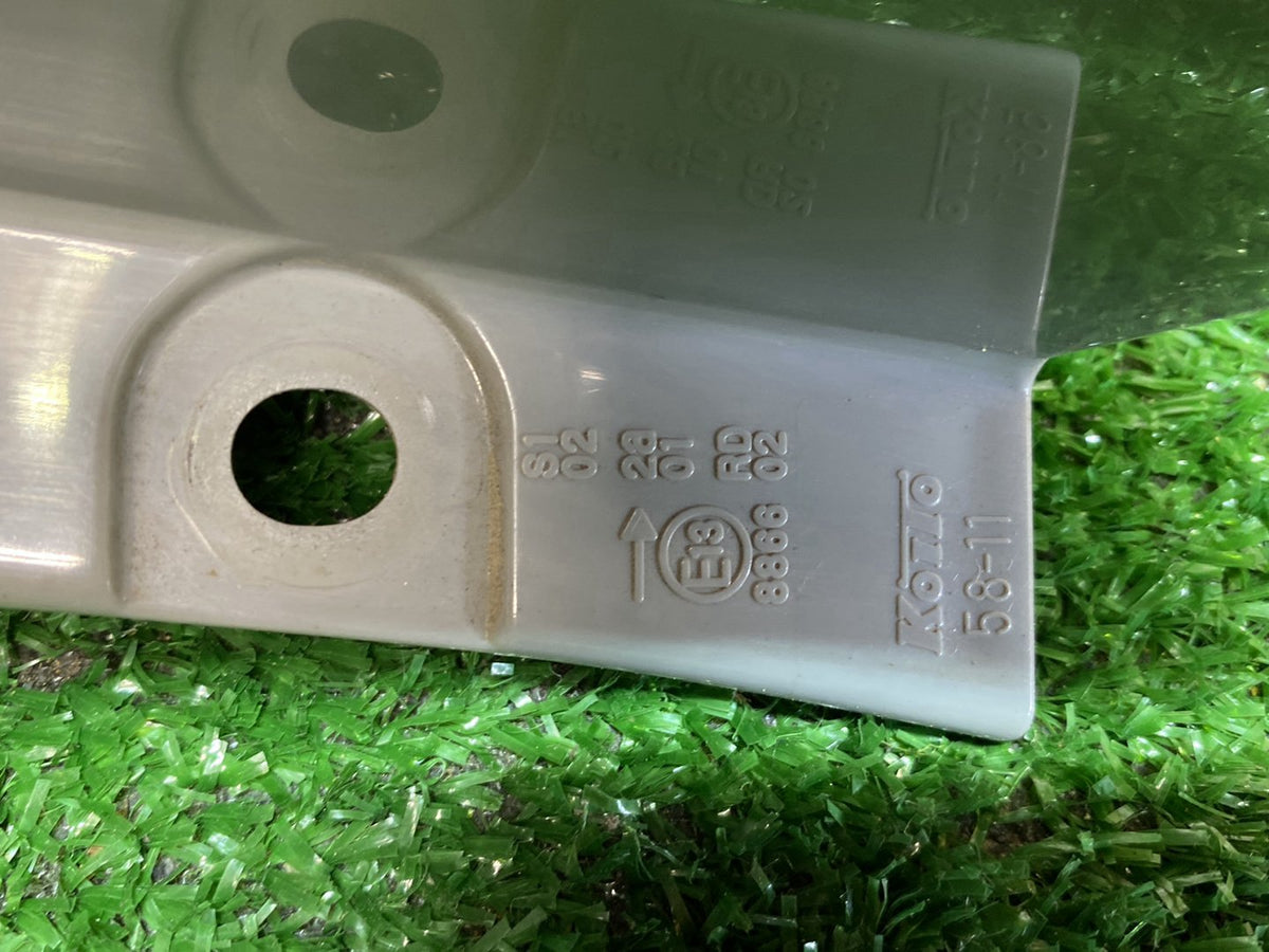 2004 Toyota Alphard - Right Taillight PN: KOITO 58-11