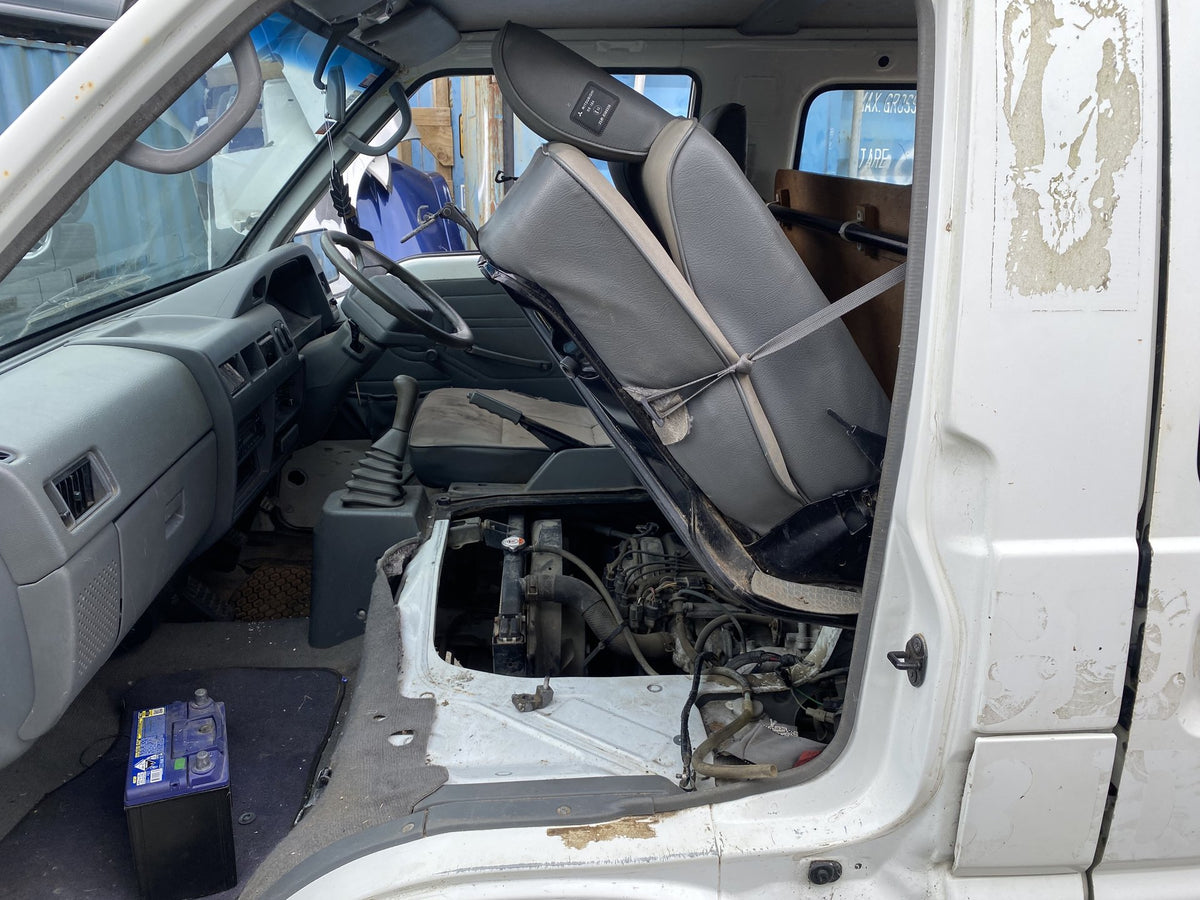 2014 Mitsubishi L300 Dismantling For Parts