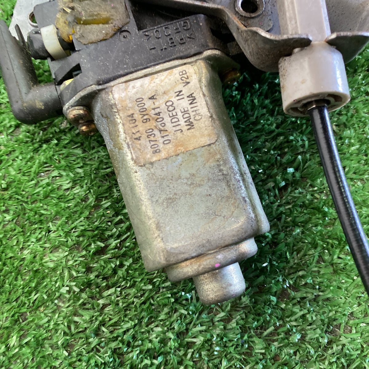 2005 Nissan Teana - Right Front Window Regulator/Motor PN: 80730-9Y000