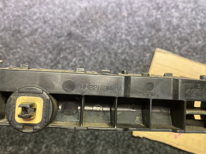 2014 Nissan Leaf ZE0 AZE0 - Right Rear Bumper Retainer