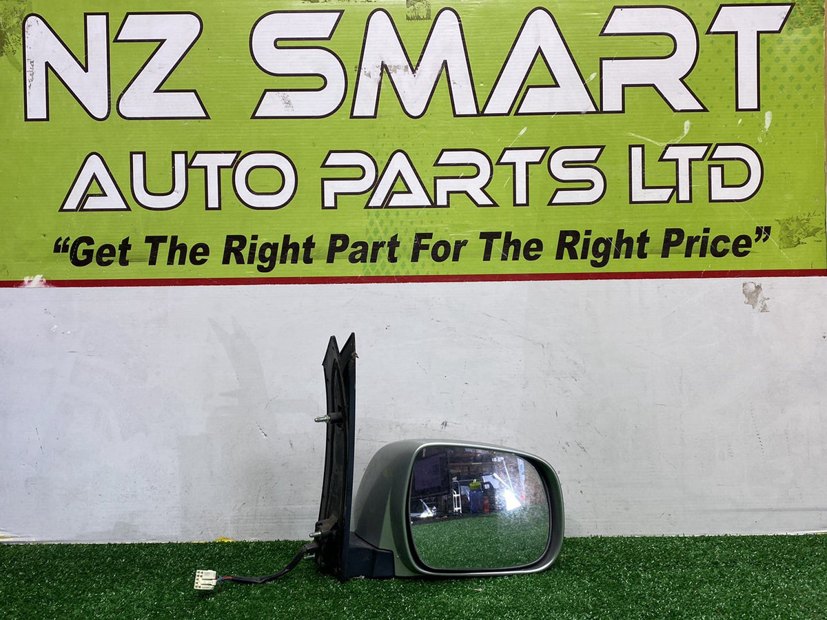 2001 to 2007 Used Toyota Noah/Voxy AZR6- Right Door Mirror - 5 Wire, 012209