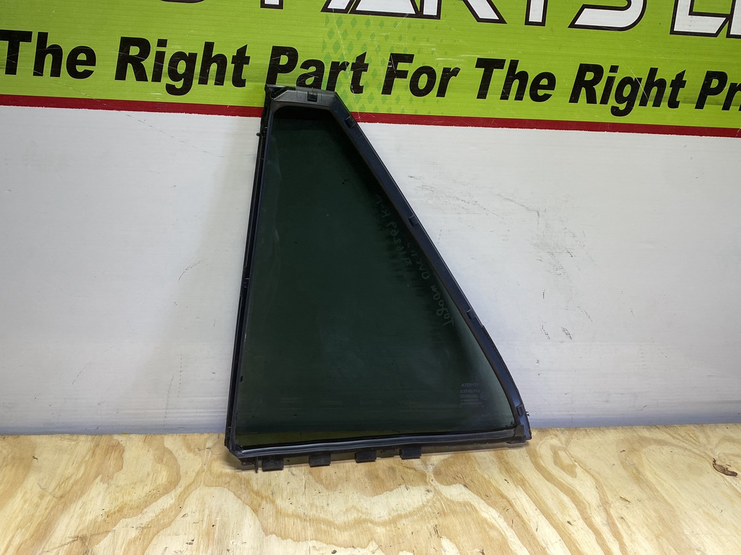 2005 Toyota Avensis AZT250 - Right Rear Quarter Door Glass