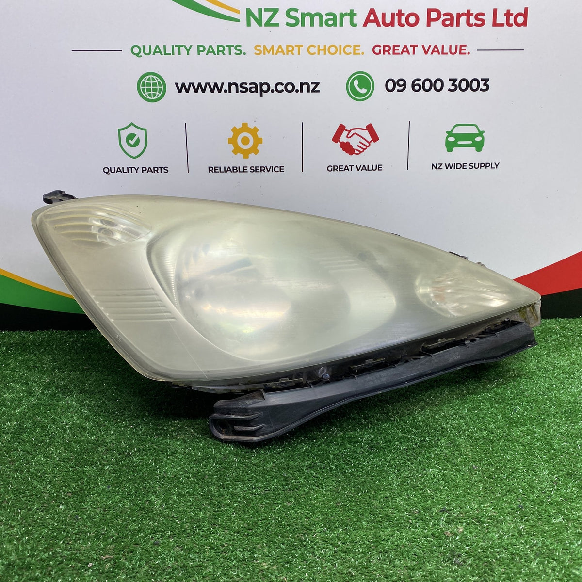 2008 Honda Fit - Right Headlight PN: STANLEY P6865
