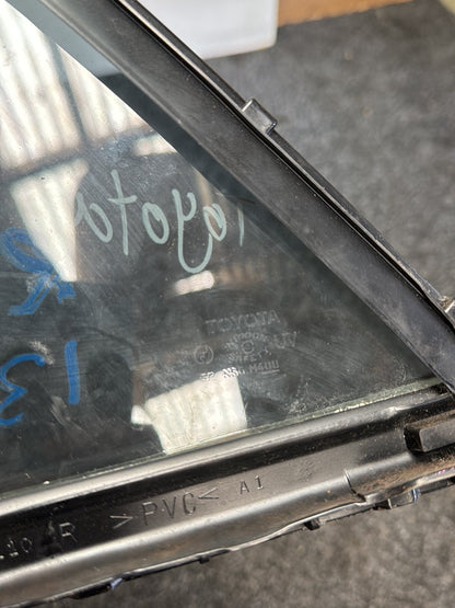 2005 Toyota Mark X- Right Rear Cargo Glass