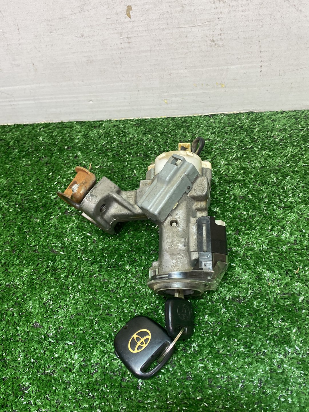 2006 Used Toyota Caldina - Ignition With Key PN: 2039B