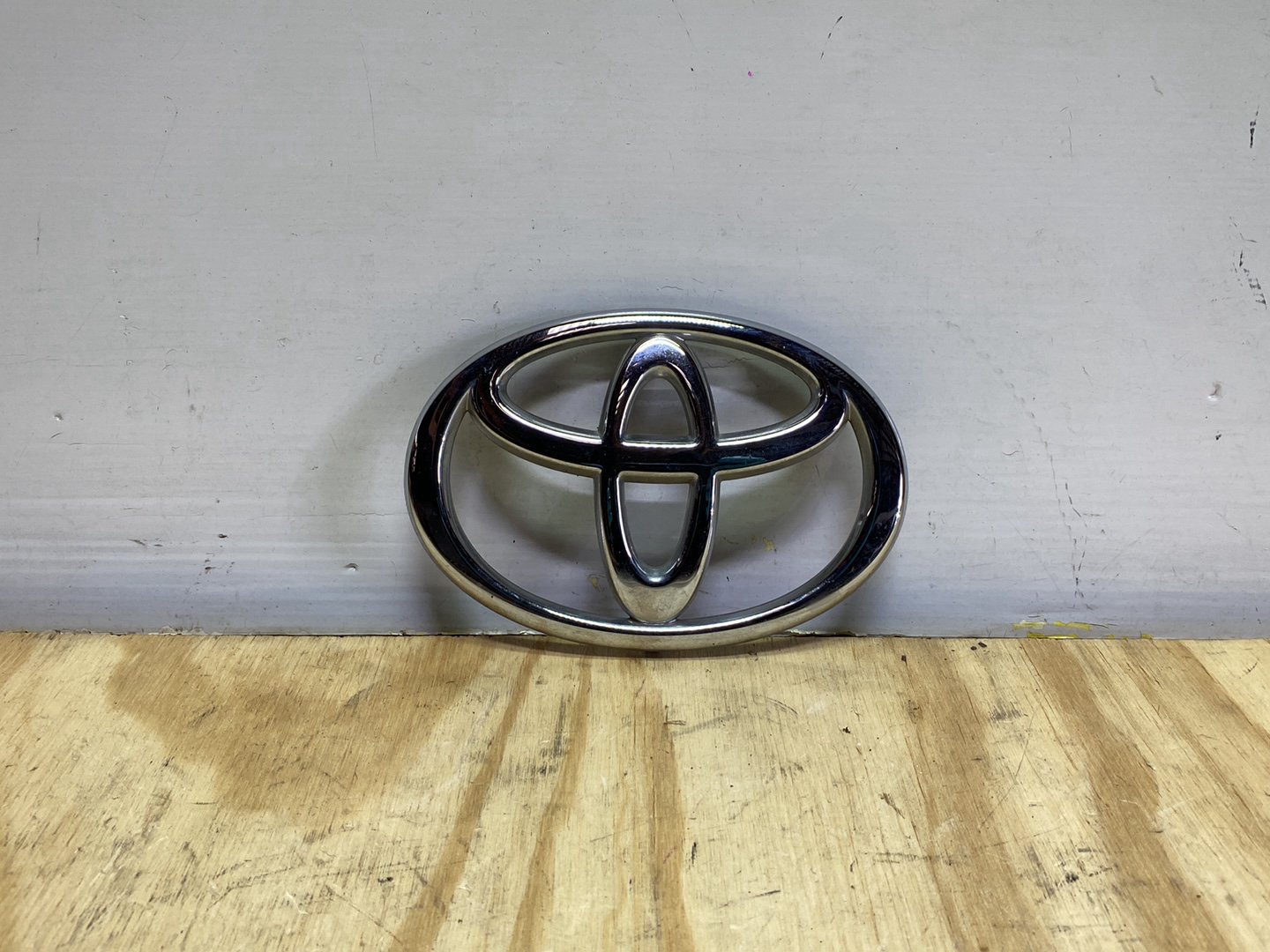 2007 Toyota Hilux - Front Badge