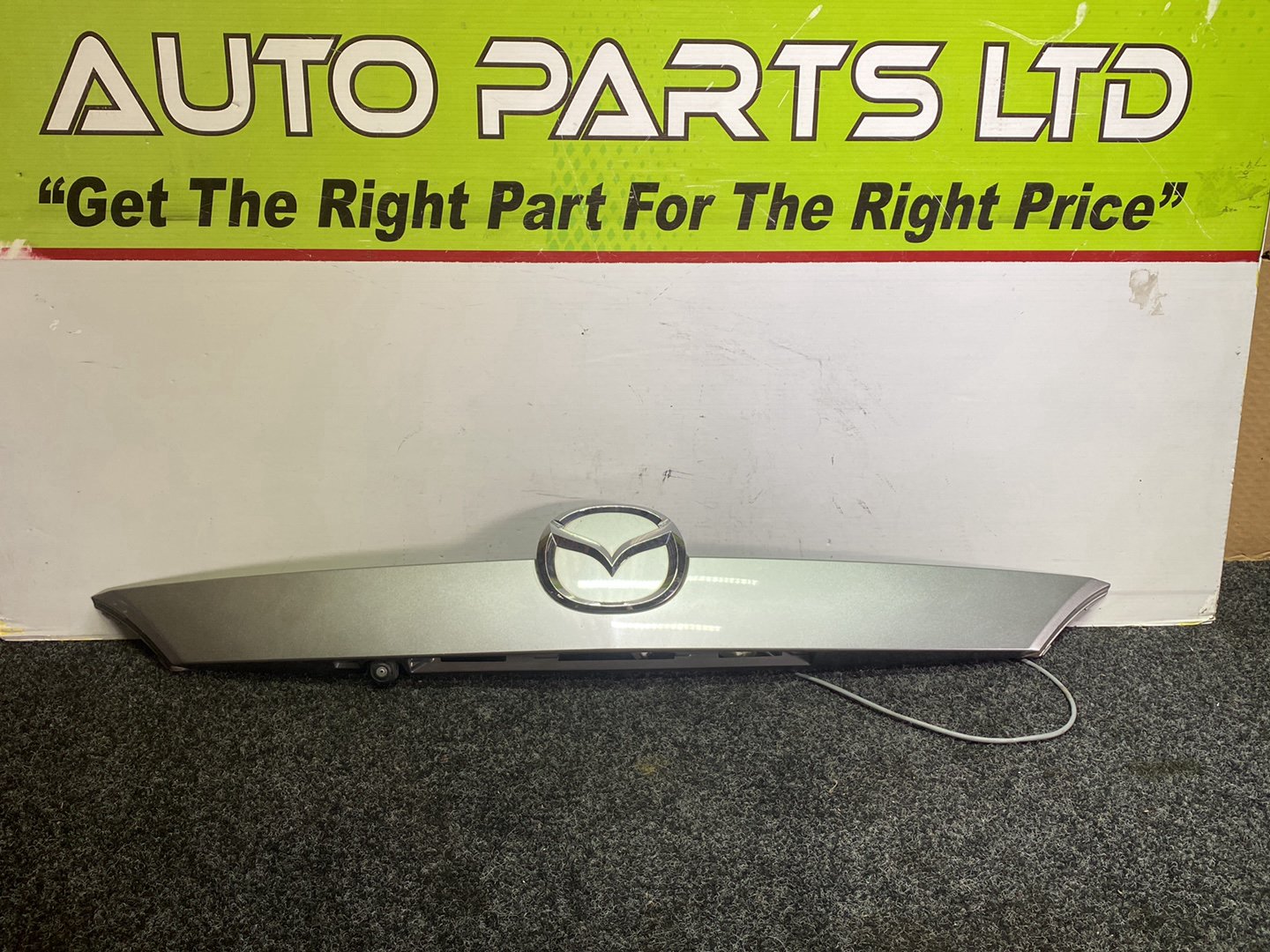 2013 Mazda Premacy - Tailgate Upper Garnish