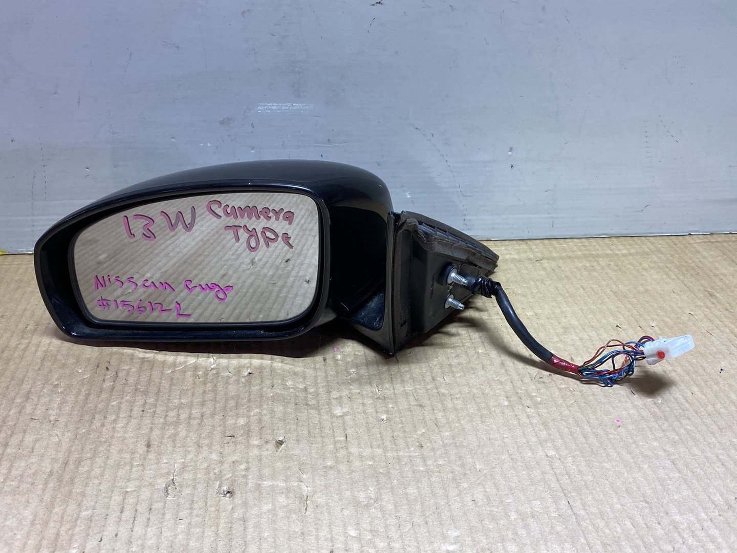 2006 Nissan Fuga Y50 - Left Door Mirror PN: 13 wires / camera type