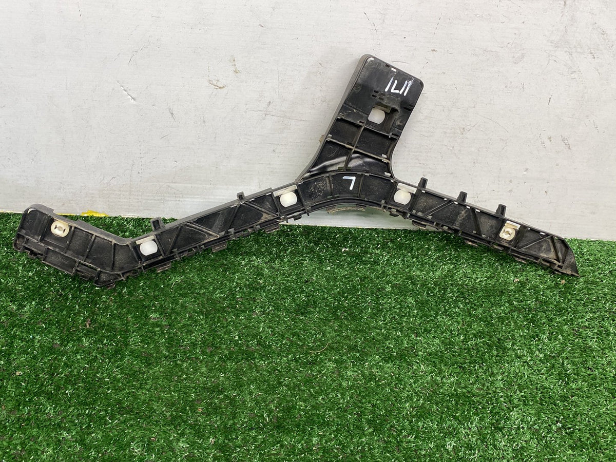 2009 Honda Odyssey RB3 - Left Rear Bumper Retainer PN:
