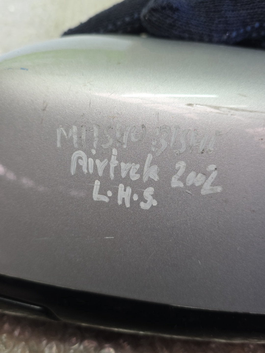 2002 Mitsubishi Airtrek- Left Door Mirror PN: 5 wires
