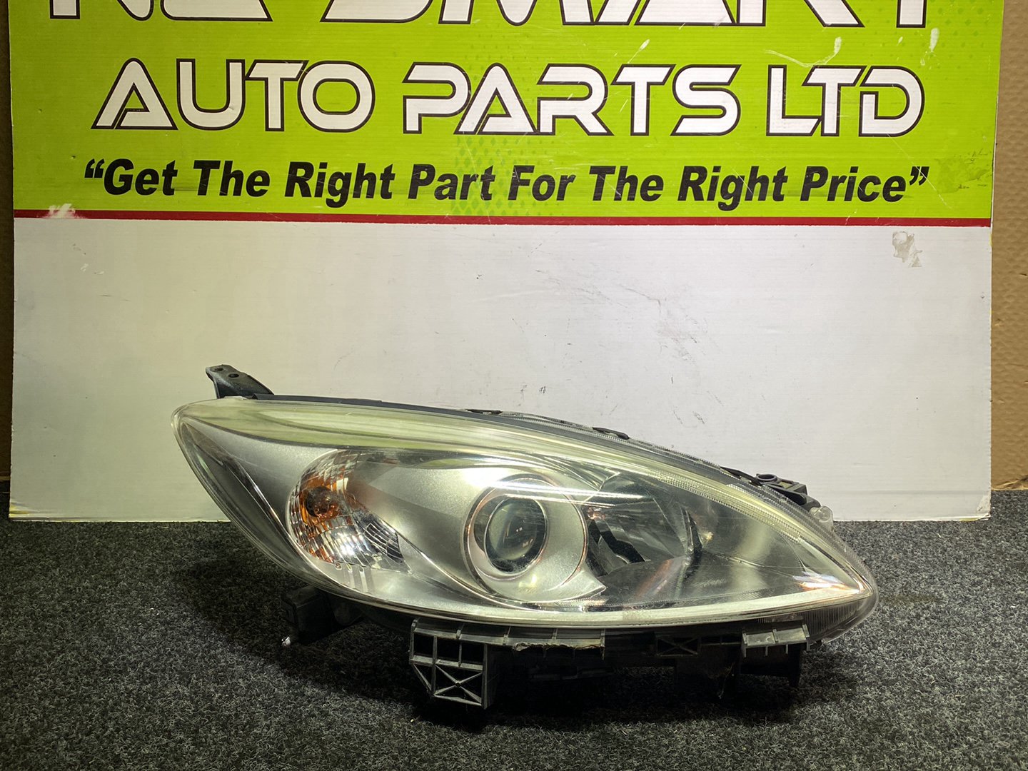 2010 Mazda Premacy - Right Headlight