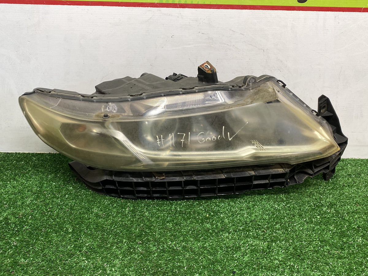 2009 Honda Odyssey RB3 - Right Headlight PN: STANLEY P7692