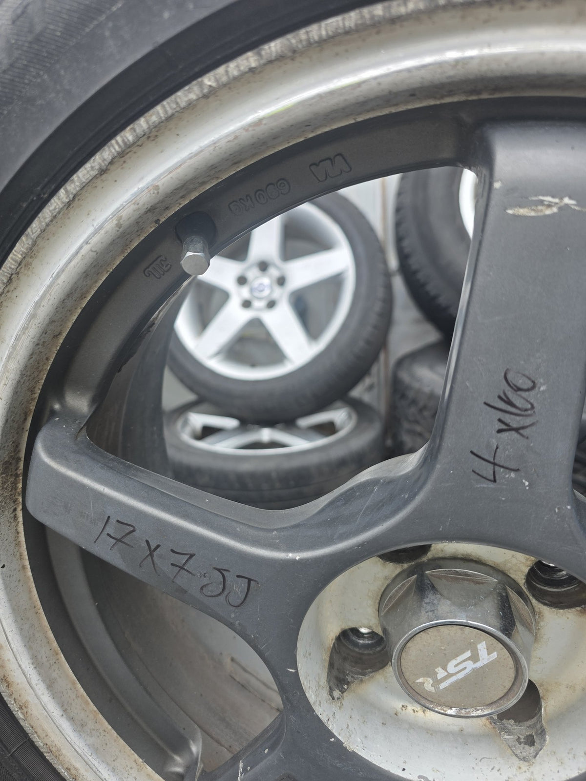 Mag Wheel Set 4x100 Stud Pattern/ Wheel Size: 17x7 JJ/ Offset: 42