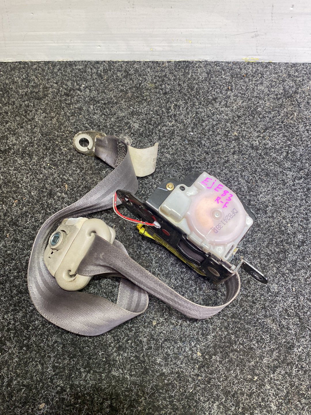 1999 Toyota Carib - Right Front Seat Belt PN: Model No TK-AB2-F1536-P