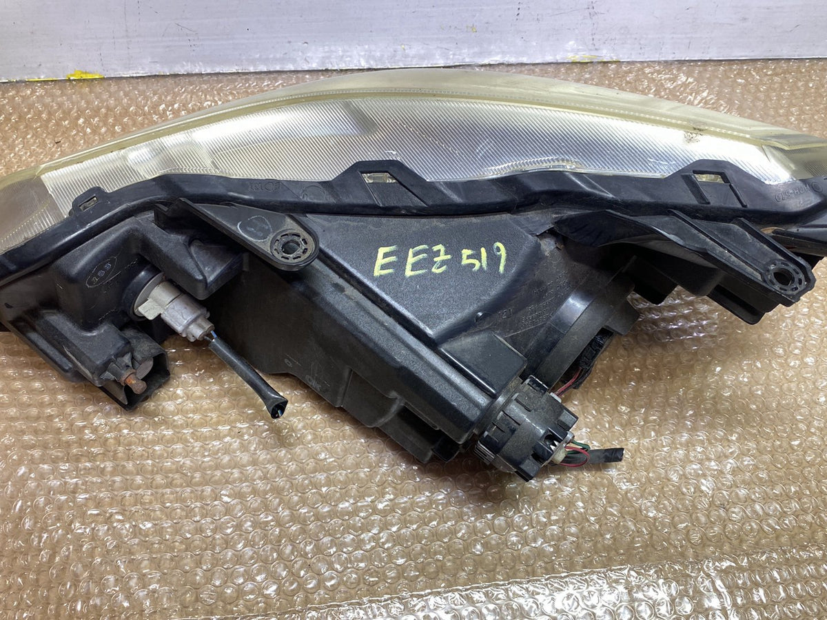 2009 Suzuki SX4 - Right Headlight PN: see photos