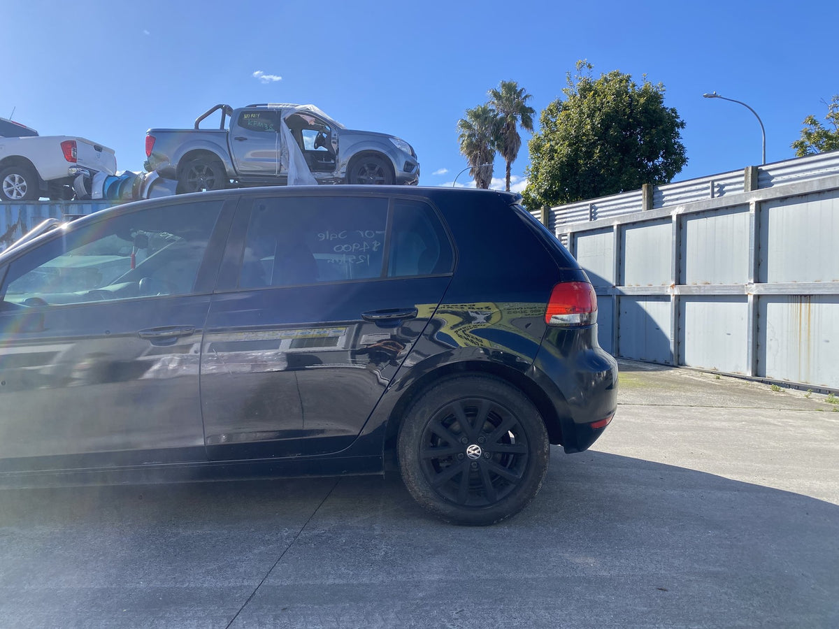 2009 Volkswagen Golf TSi WVWZZZ1KZ9P451017  Dismantling For Parts