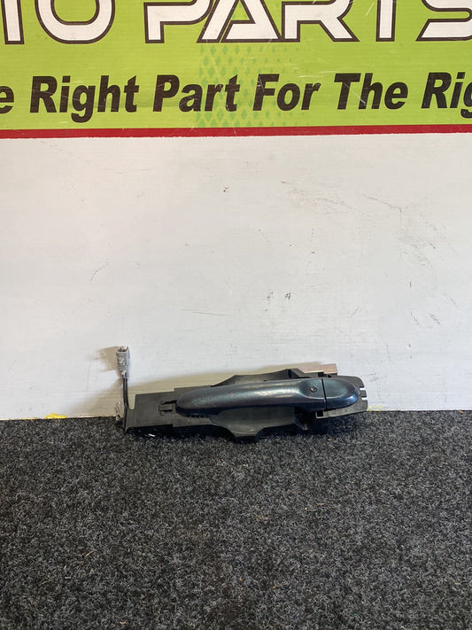 2013 Nissan Juke - Left Front Door Exterior Handle