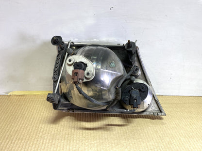 2004 Ford Explorer 1FMDU73E54ZA61167 - Left Headlight
