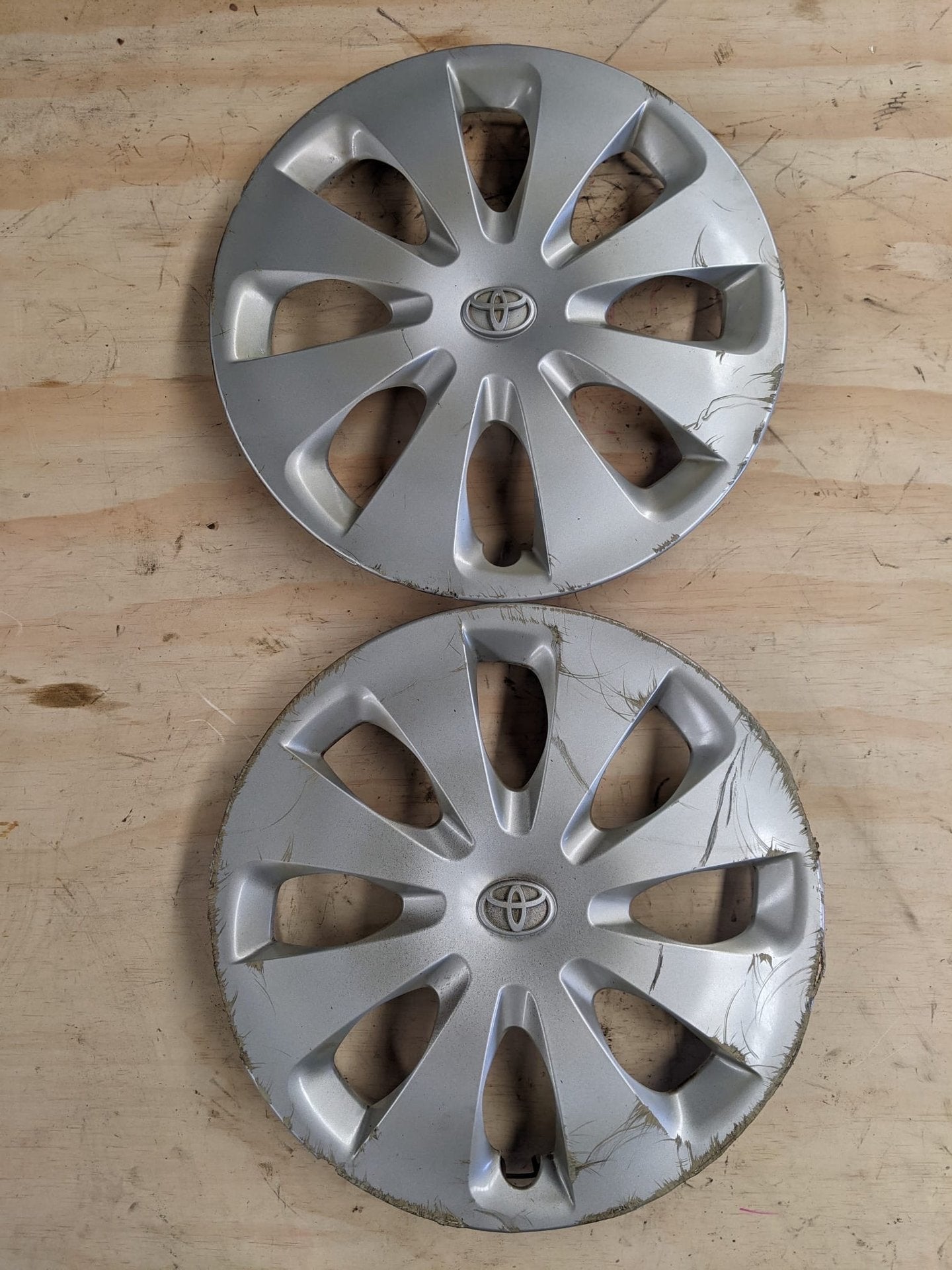 2012 Toyota Prius - Wheel Cover/Hub Cap PN: 42602 52540 15inch damage see pics