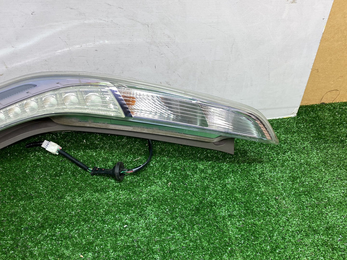 Dec 2010 to Feb 2017 - Nissan Leaf - Right Taillight - Mk1, Lens# D091