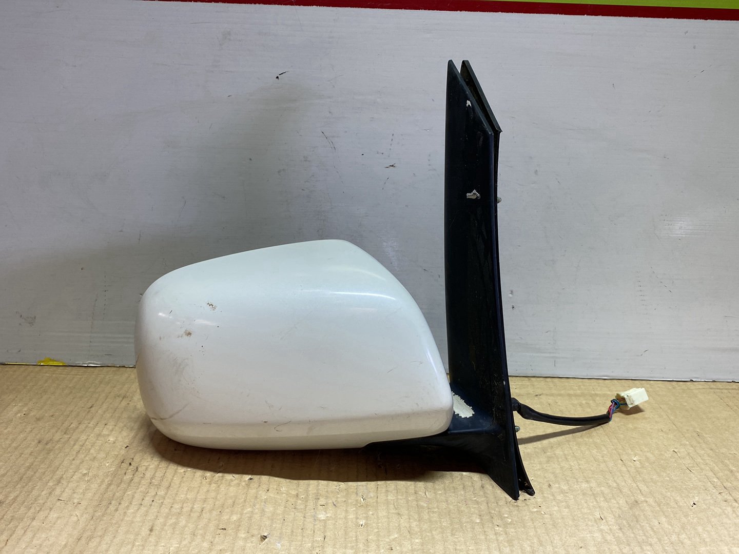 2006 Toyota Voxy AZR60 - Right Door Mirror 5 wires ( Second Hand )
