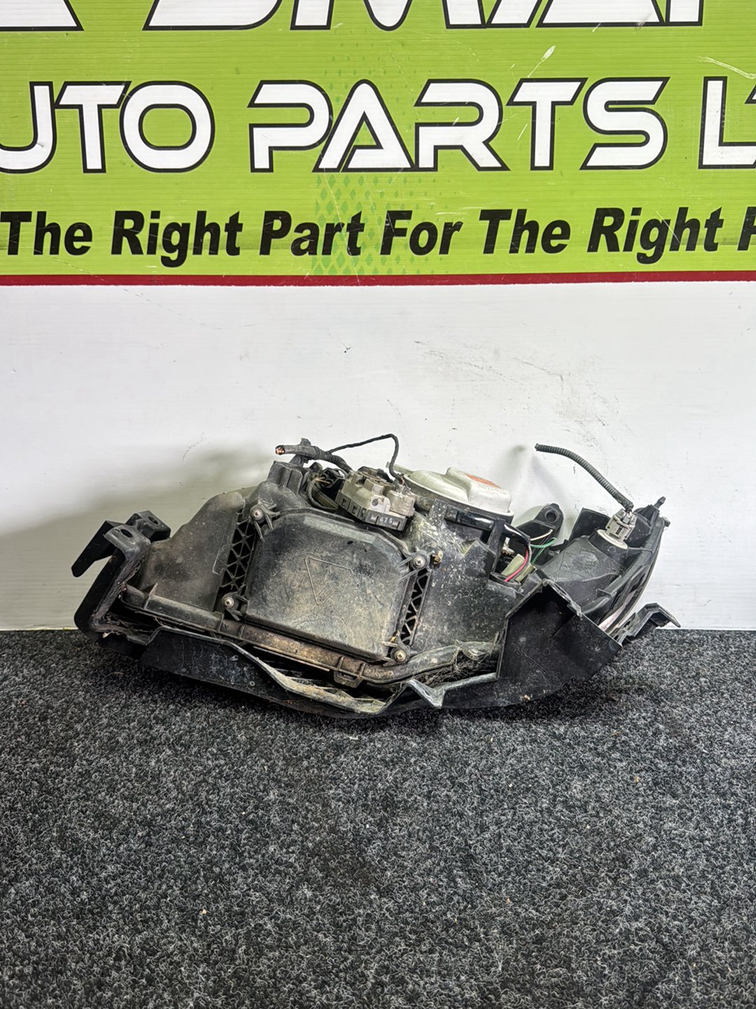 2008 Subaru Legacy - Right Headlight PN: 100-20952