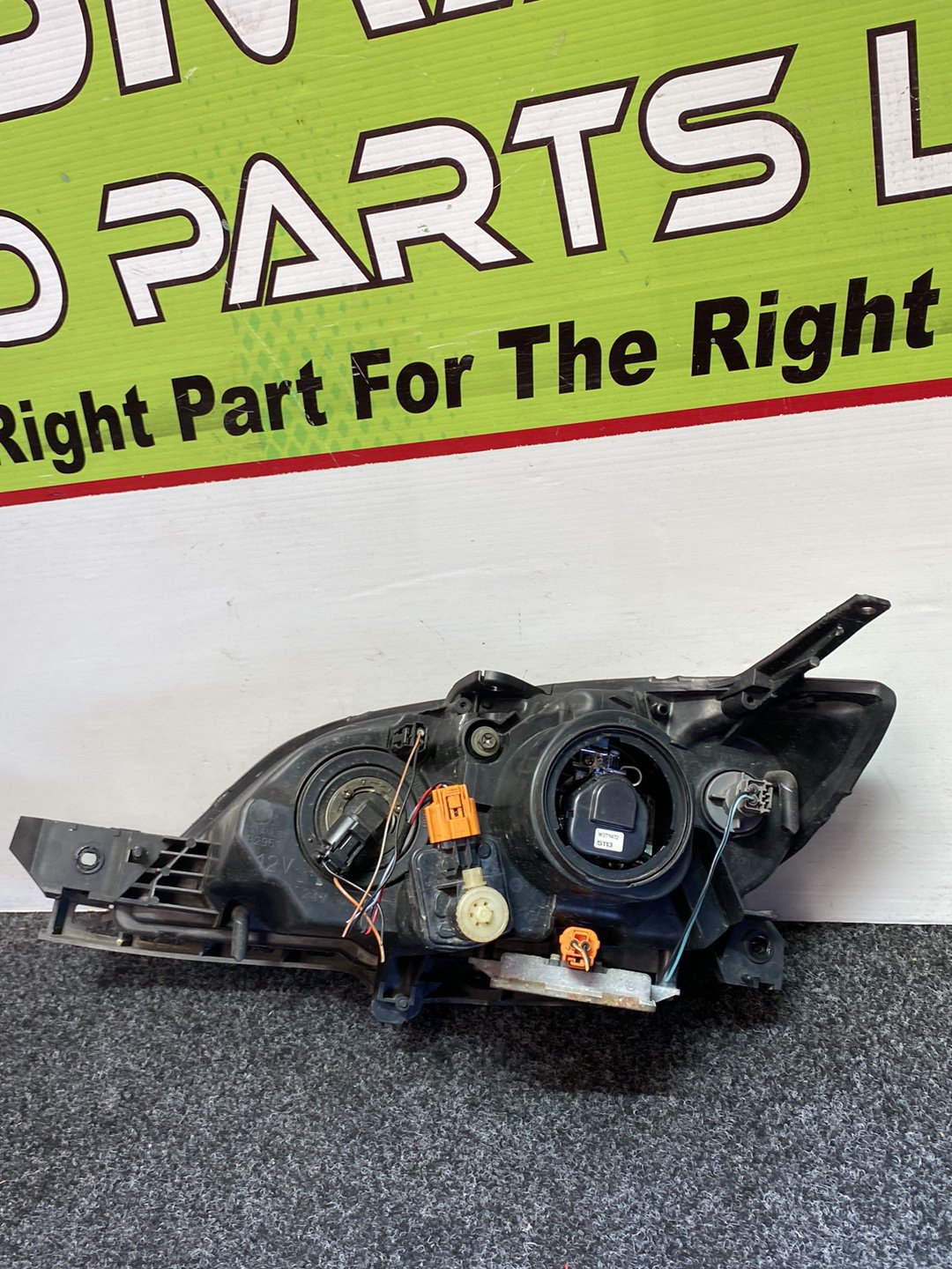2008 Mazda Axela - Right Headlight Auto Adjust/ Hid Type/ Stanley P2951