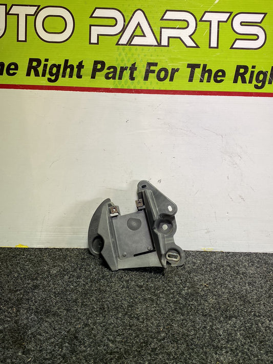 2015 Mazda CX-5 KE2AW - Right Blind Spot Radar Bracket PN: KR22 67 Z41
