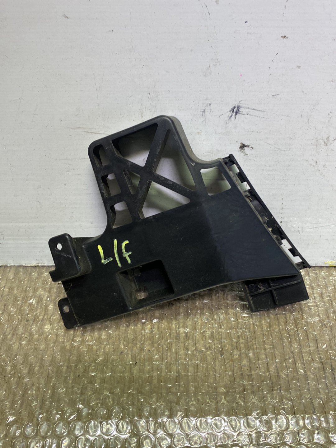 2005 Mazda Axela- Left Front Bumper Retainer PN: 502B1