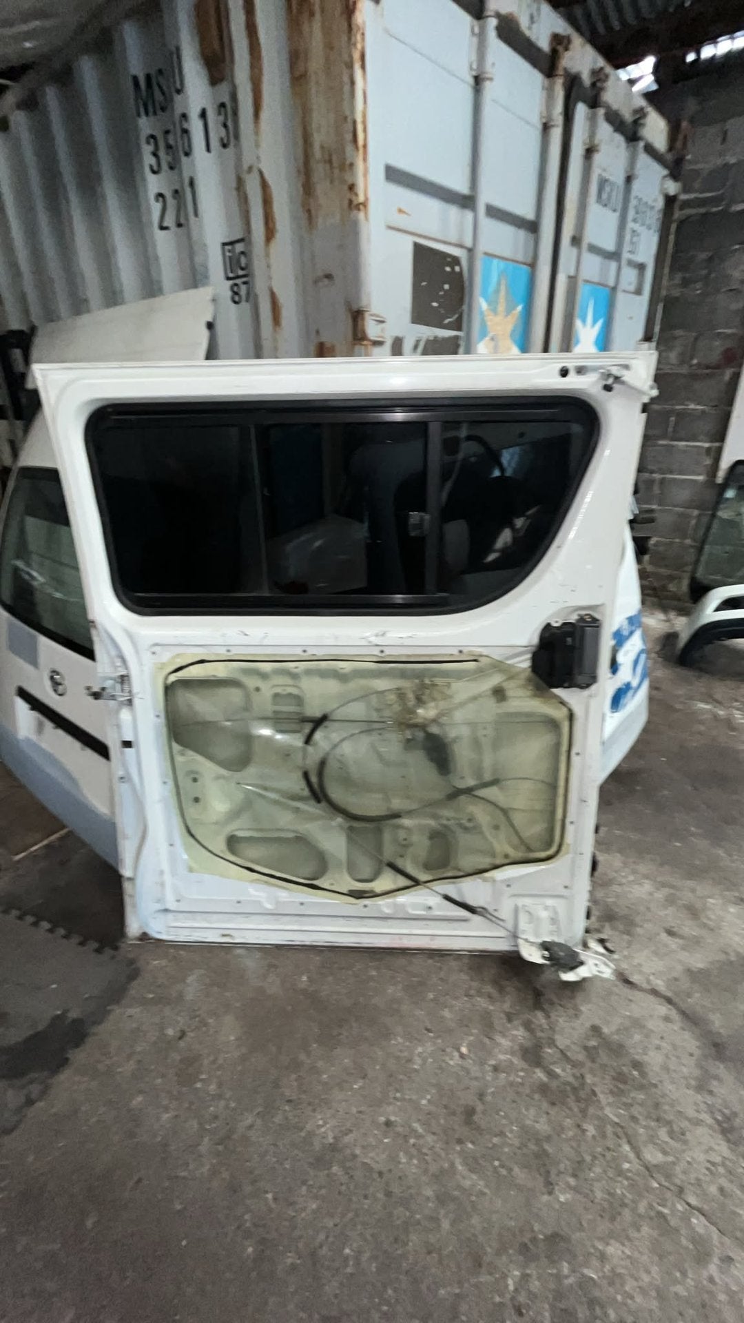 2015 Toyota Hiace - Left Rear Door