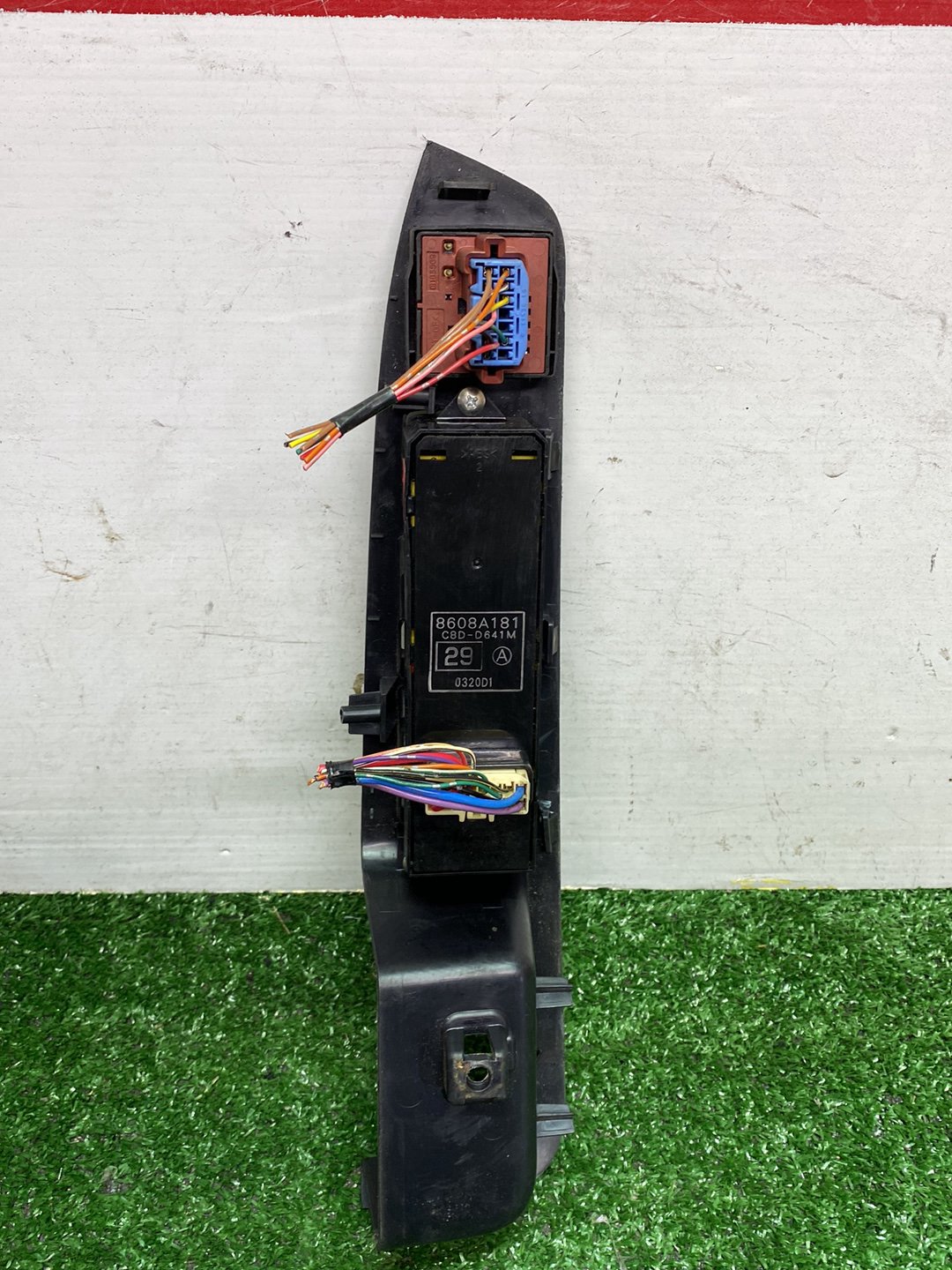 2010 Mitsubishi Outlander - Master Power Window Switch PN: See photos