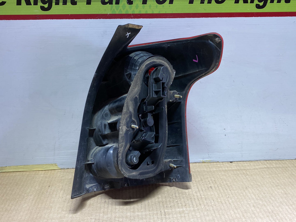 2006 Used Toyota Avensis AZT251 - Left Taillight PN: Koito 05-50