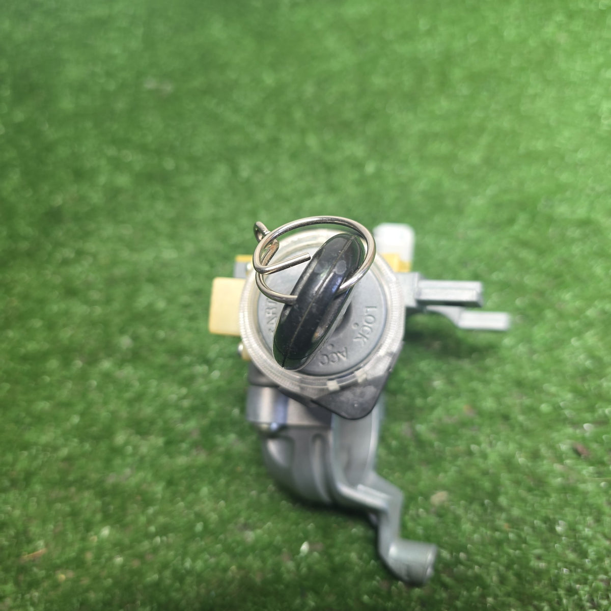 2006 Mitsubishi Colt - Ignition Switch Key PN: SL-M8A/ MR977373