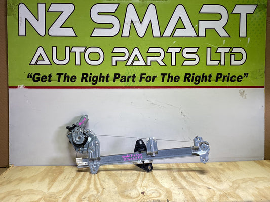 2010 Honda Fit GE6 - Right Front Window Regulator/Motor