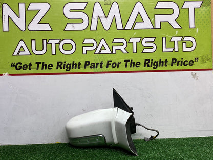Aug 2004 to Dec 2010 - Nissan Elgrand E51 - Right Door Mirror - Indicator
