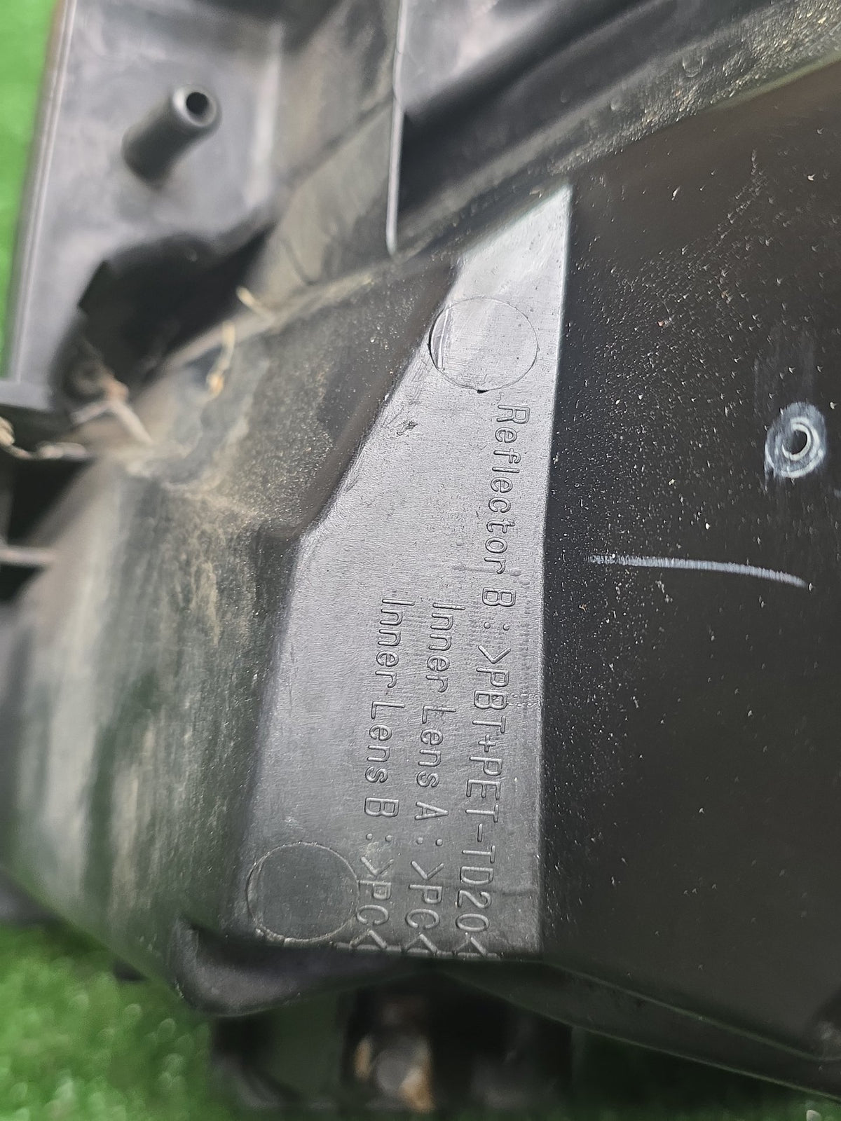 2011 Mazda Axela BLFFW - Right Headlight PN: KOITO 100-41343