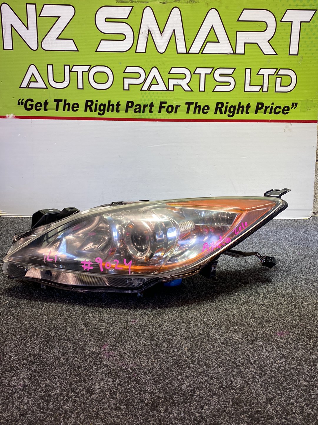2010 Mazda Axela - Left Headlight Manual Adjust/ Non Hid/ Koito 100-41343