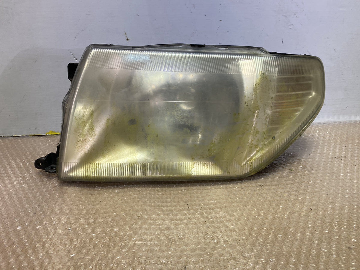 2002 Mitsubishi Pajero - Left Headlight PN: MR414929