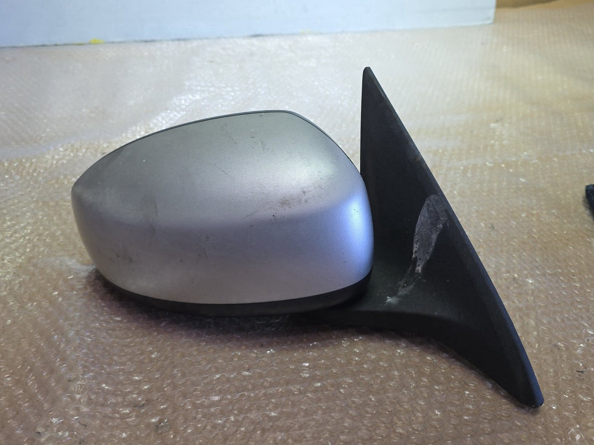 2007 Nissan Bluebird - Right Door Mirror PN: 5 wires