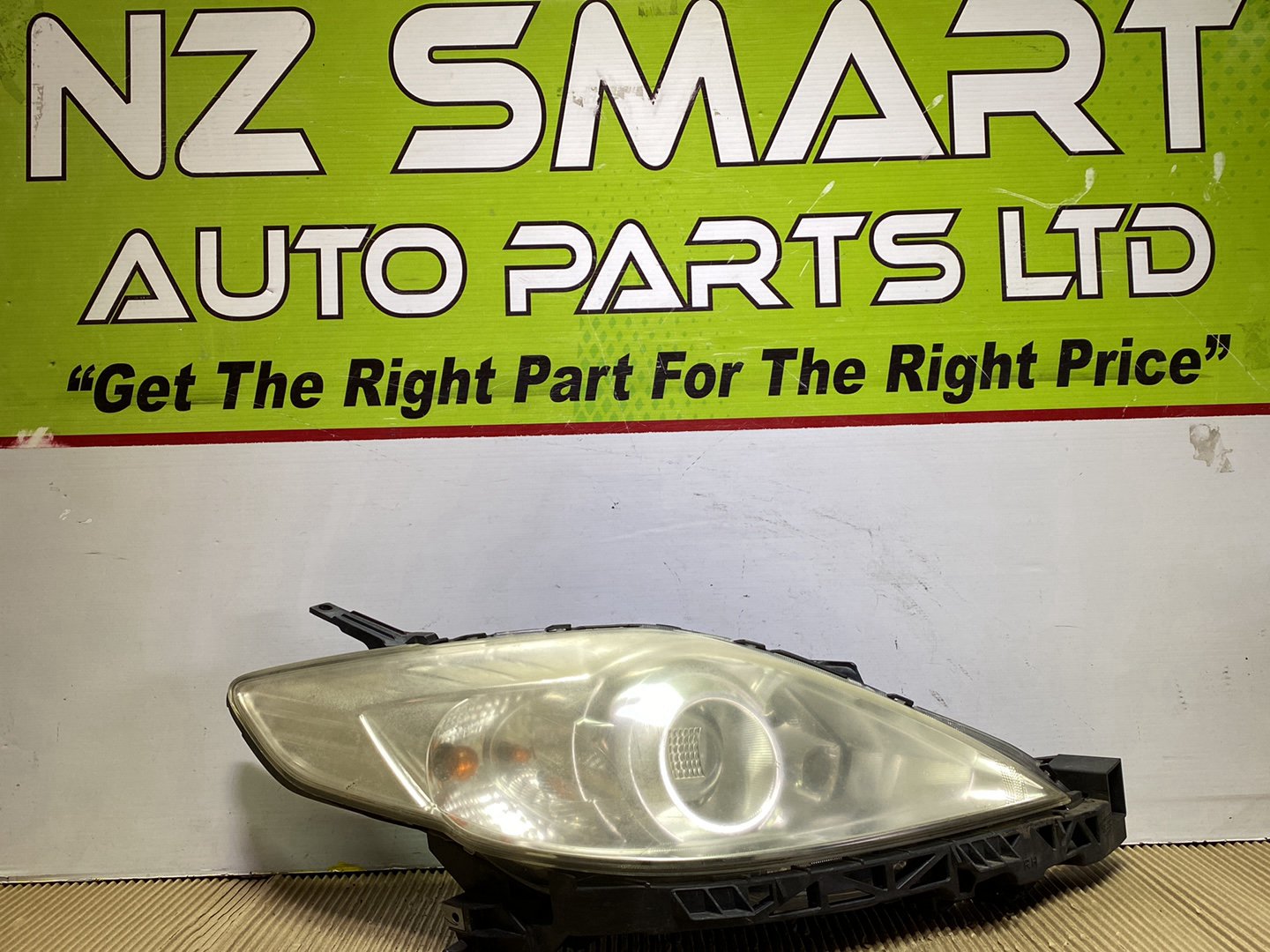 2009 Mazda Premacy- Right Headlight PN: see photos