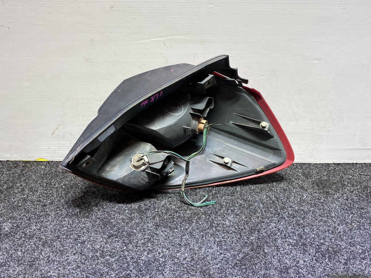 2005 Subaru Legacy BP5 - Left Taillight PN: 220-20792