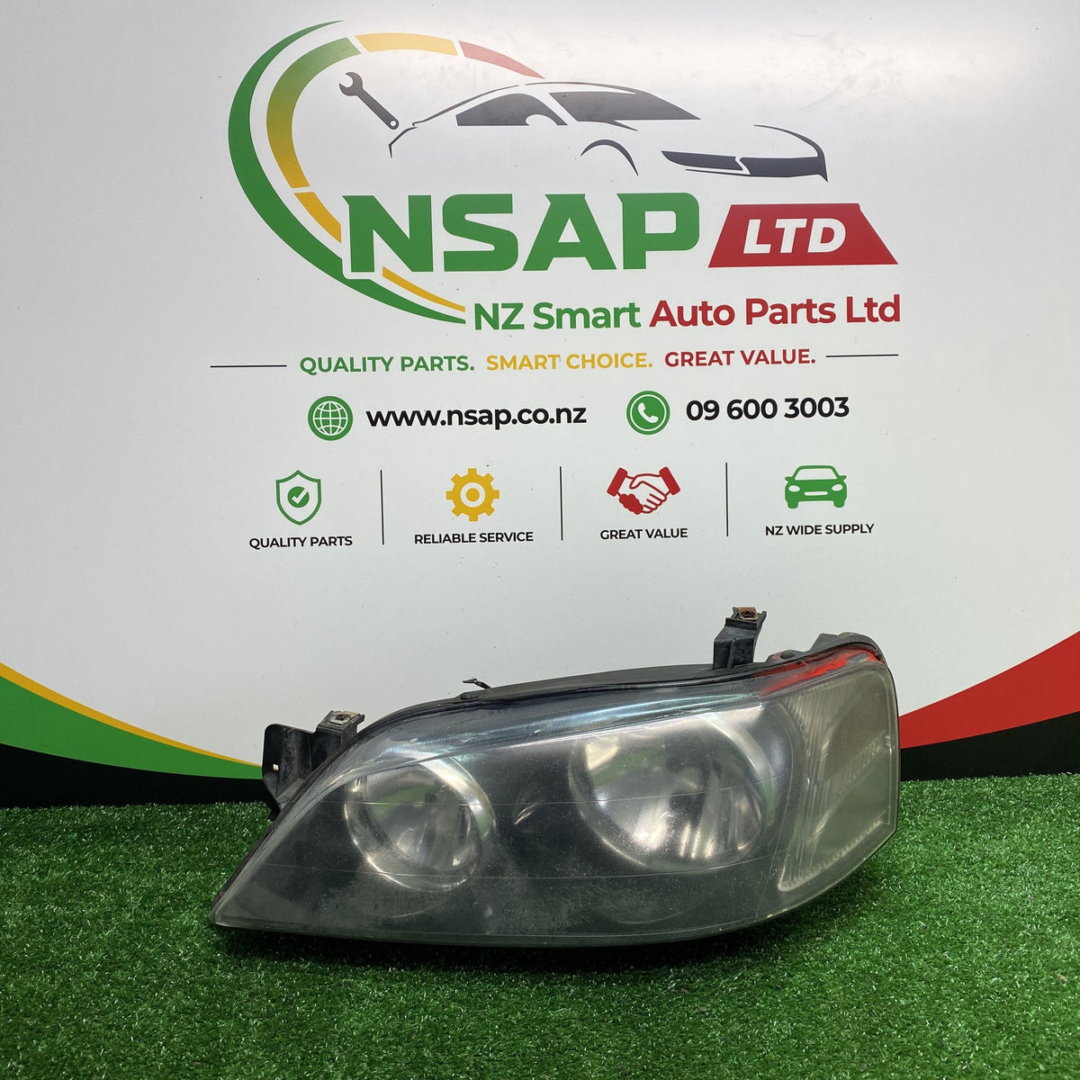 2004 Ford Falcon BA - Left Headlight PN: 3R2313006AC