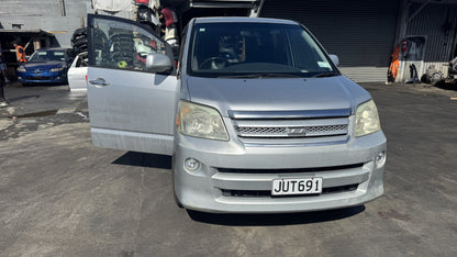 2005 Toyota Noah AZR60 Dismantling For Parts