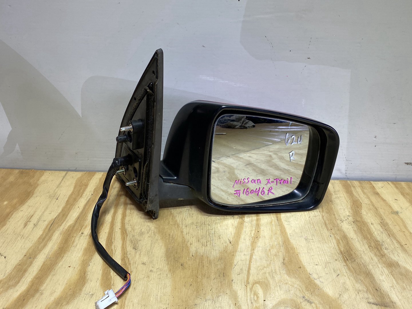 2007 Nissan X-Trail NT31 - Right Door Mirror PN: 5 wires