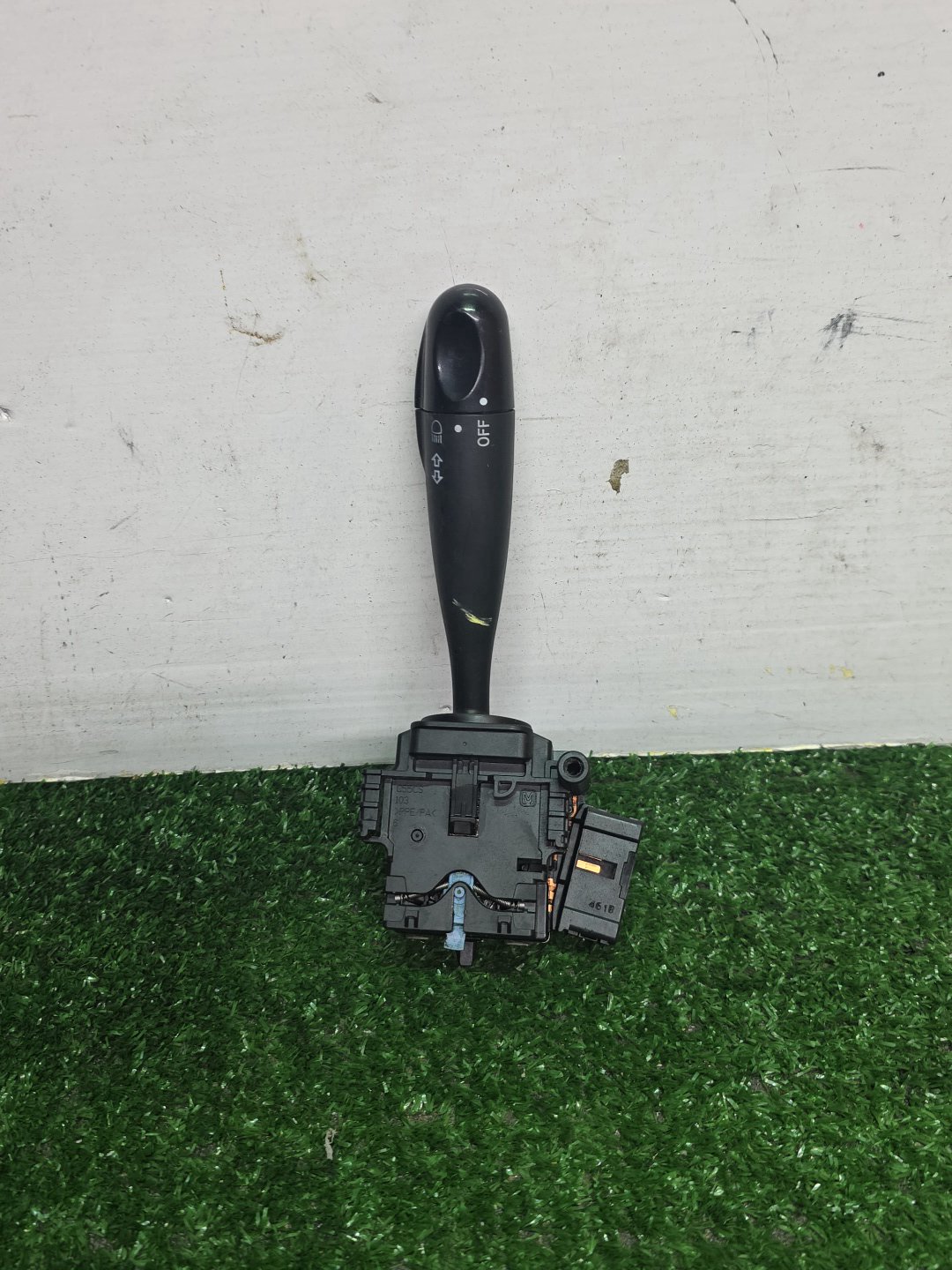 2005 Used Toyota Ist NCP60 - Headlight Switch PN: See photos