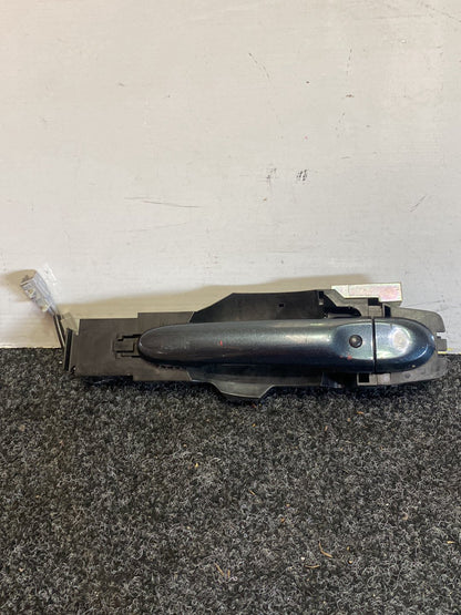 2013 Nissan Juke - Left Front Door Exterior Handle