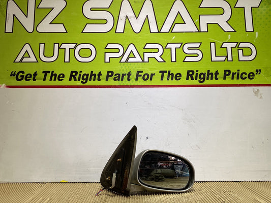 2004 Nissan Bluebird- Right Door Mirror PN: 5 wires